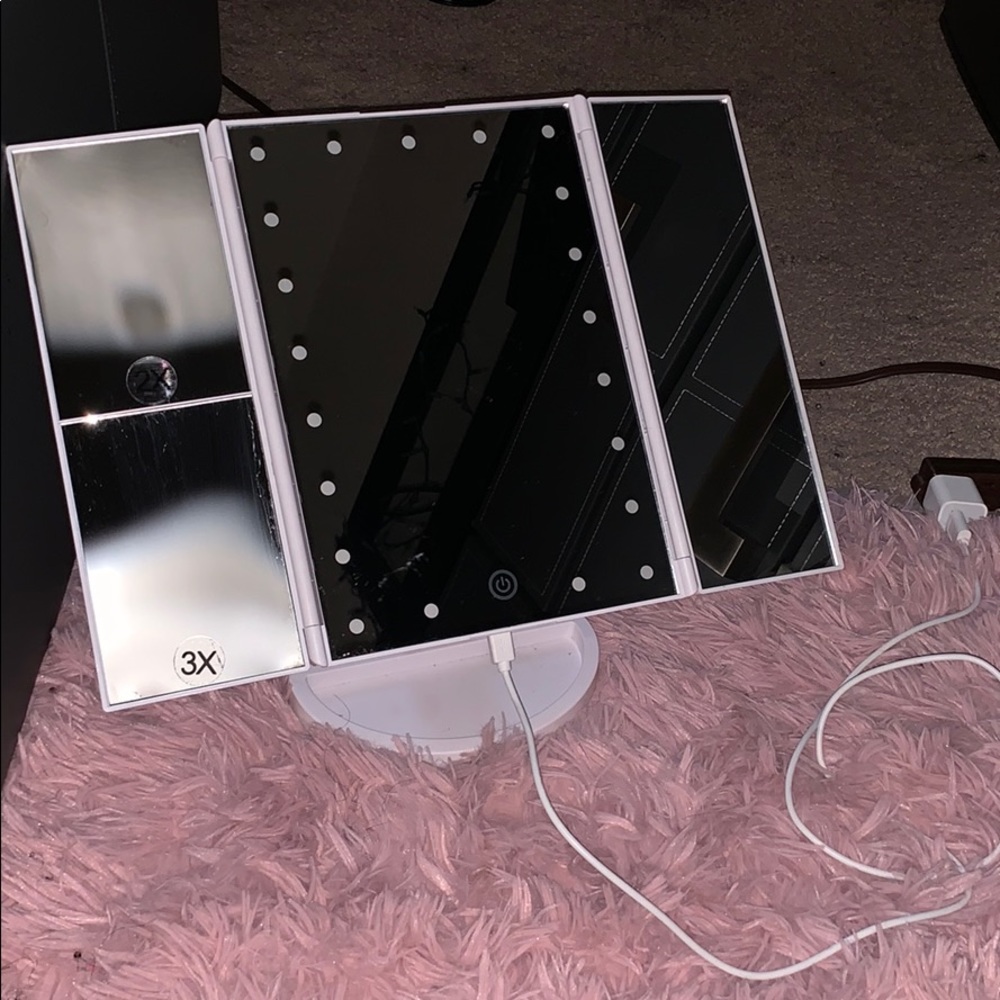 LED light mirror - Picture 2 of 5